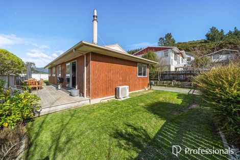 Photo of property in 25 Kendal Grove, Wainuiomata, Lower Hutt, 5014