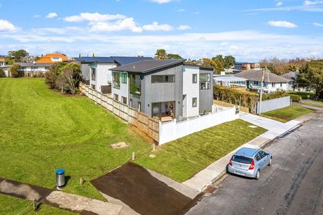 Photo of property in 21b Montgomery Avenue, Belmont, Auckland, 0622