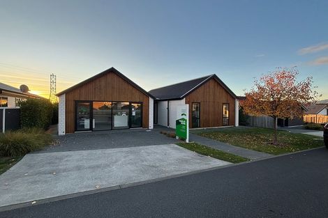 Photo of property in 3 Yorkshire Close, Whitby, Porirua, 5024