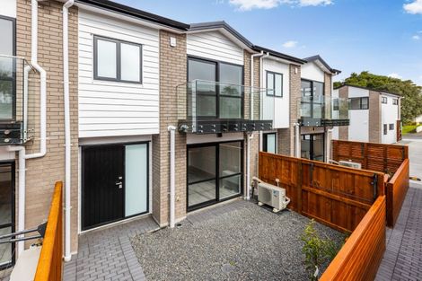 Photo of property in 7c Gladfield Lane, Te Atatu Peninsula, Auckland, 0610