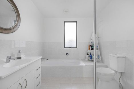 Photo of property in 27/3 Hulme Place, Henderson, Auckland, 0612