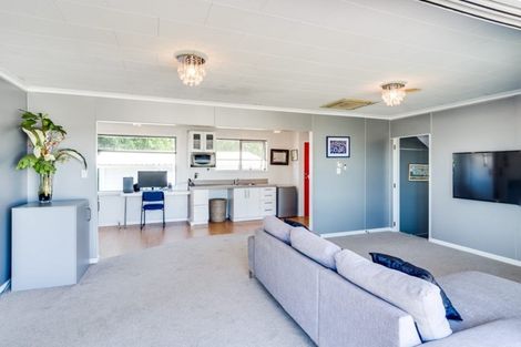 Photo of property in 5 Old Ferry Road, Clive, 4102