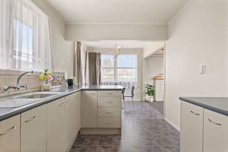 Photo of property in 15 Sunrise Avenue, Owhata, Rotorua, 3010