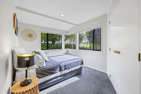 Photo of property in 16 Oakpark Place, West Harbour, Auckland, 0618