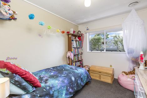 Photo of property in 2/39 Fairmount Road, Titirangi, Auckland, 0604