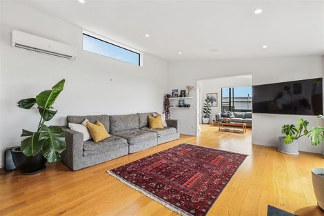 Photo of property in 110 Mount Pleasant Road, Mount Pleasant, Christchurch, 8081