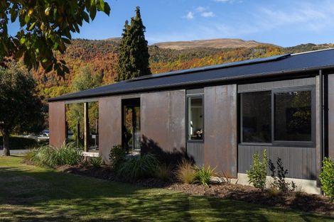 Photo of property in 10 Preston Drive, Arrowtown, 9302