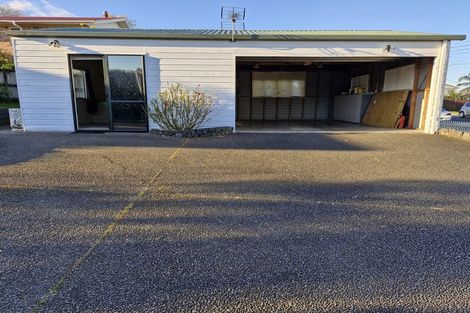 Photo of property in 26 Coniston Avenue, Te Atatu South, Auckland, 0610