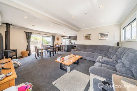 Photo of property in 25 Kendal Grove, Wainuiomata, Lower Hutt, 5014