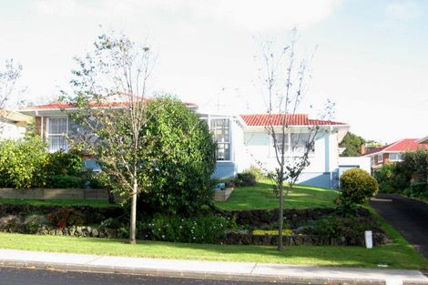 Photo of property in 19 Lawrence Crescent, Hillpark, Auckland, 2102
