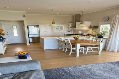 Photo of property in 2/2 Kiteroa Terrace, Rothesay Bay, Auckland, 0630