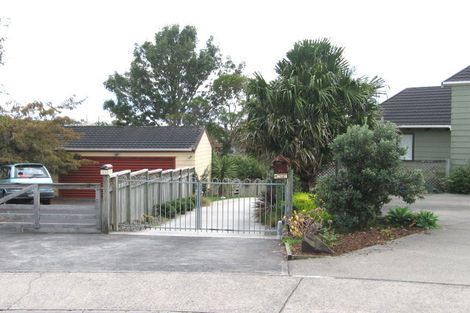 Photo of property in 24 Raphael Place, West Harbour, Auckland, 0618