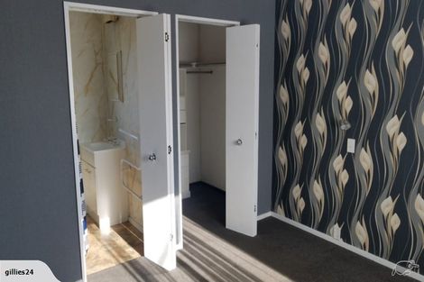 Photo of property in 18 Cumberland Place, Kelvin Grove, Palmerston North, 4414