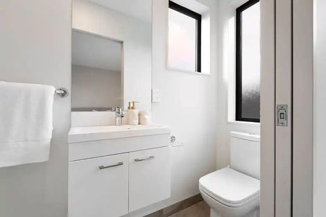 Photo of property in 60d Seymour Road, Sunnyvale, Auckland, 0612