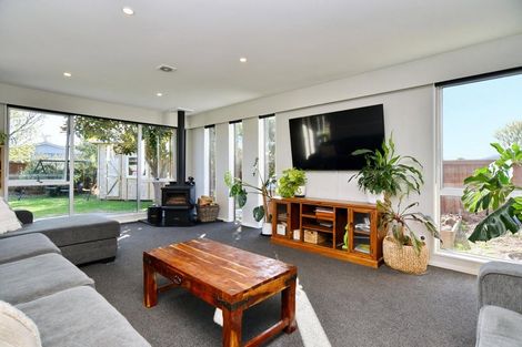 Photo of property in 9 Coates Place, Rangiora, 7400