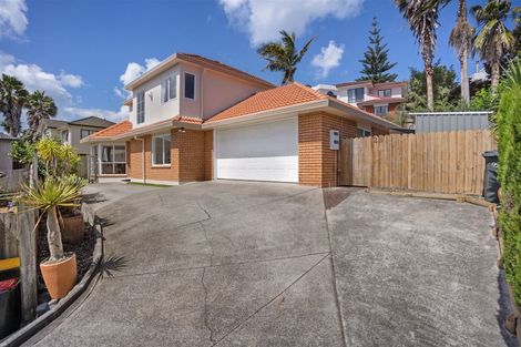 Photo of property in 2/2 Eske Place, Highland Park, Auckland, 2010