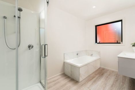 Photo of property in 11 Kapuka Lane, Wanaka, 9305