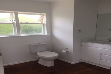 Photo of property in 68 Gladstone Road, Northcote, Auckland, 0627