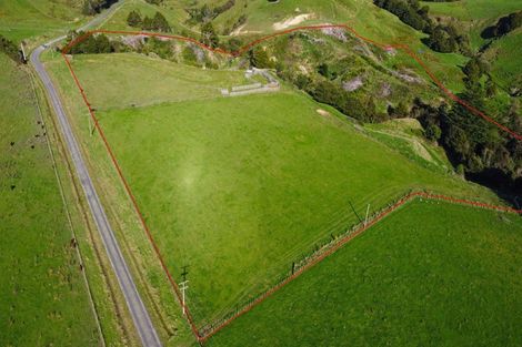 Photo of property in 496 Pukeatua Road, Dannevirke, 4975