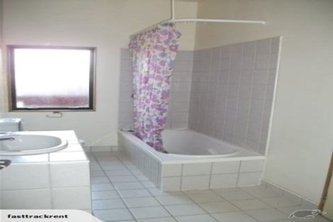 Photo of property in 1 Blethyn Place, Te Atatu South, Auckland, 0610