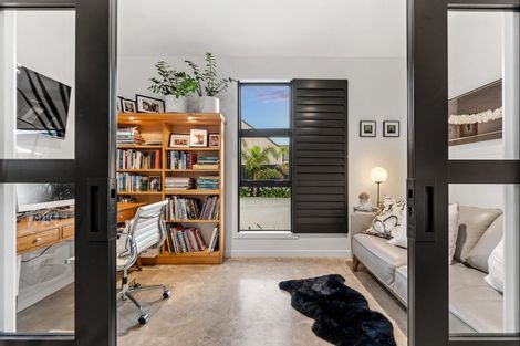 Photo of property in 72 Point Wells Road, Point Wells, 0986