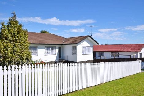 Photo of property in 30 Sungrove Rise, Sunnyvale, Auckland, 0612