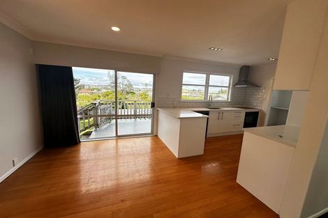 Photo of property in 120 Ennis Avenue, Pakuranga Heights, Auckland, 2010