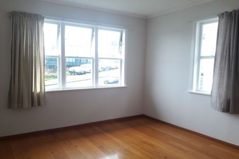 Photo of property in 1/6 Woodall Place, Totara Vale, Auckland, 0627