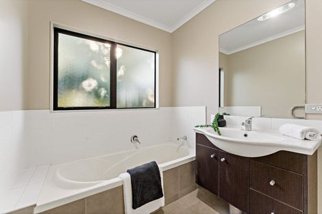 Photo of property in 18 Mckinley Road, Sunnyvale, Auckland, 0612