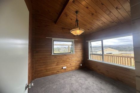 Photo of property in 137 Simpson Road, Henderson Valley, Auckland, 0614