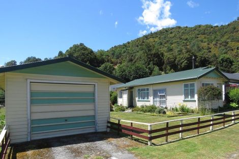 Photo of property in 10 Broadway, Reefton, 7830