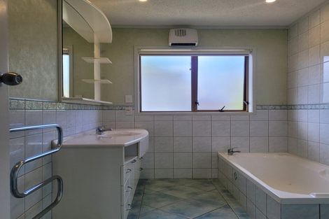 Photo of property in 18 Reynella Drive, Massey, Auckland, 0614