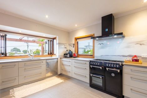 Photo of property in 117 Seaview Road, Paraparaumu Beach, Paraparaumu, 5032