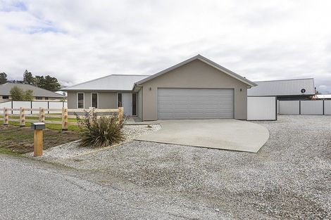 Photo of property in 37 Missy Crescent, Mount Pisa, Cromwell, 9383