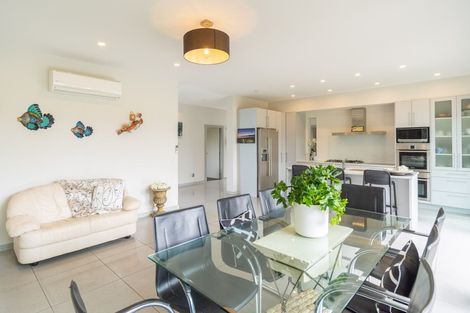 Photo of property in 18 Olliver Grove, Waikanae Beach, Waikanae, 5036