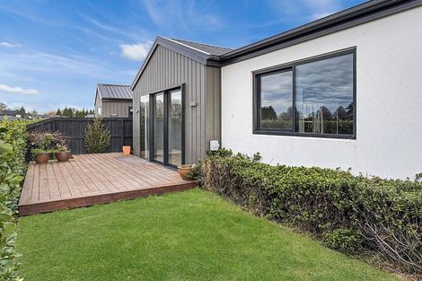 Photo of property in 16 Koral Lane, Broomfield, Christchurch, 8042