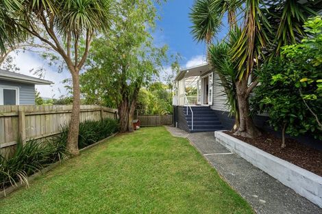 Photo of property in 19 Lanigan Street, Birkdale, Auckland, 0626