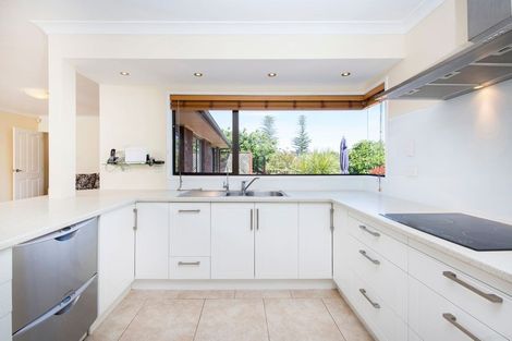 Photo of property in 13 Fieldstone Court, Northpark, Auckland, 2013