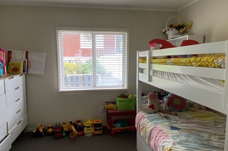 Photo of property in 1/284 Sunset Road, Windsor Park, Auckland, 0632