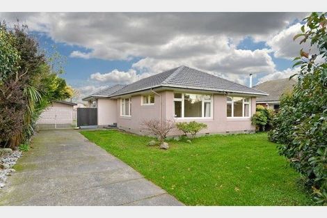 Photo of property in 18 Avonhead Road, Avonhead, Christchurch, 8042