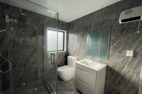 Photo of property in 16 Blue Way, Glendene, Auckland, 0602