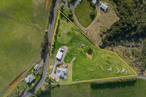 Photo of property in 2712 South Head Road, South Head, Helensville, 0874