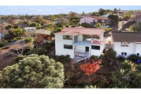 Photo of property in 2/23 Barker Rise, Northcross, Auckland, 0632