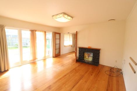 Photo of property in 4 La Rosa Street, Green Bay, Auckland, 0604