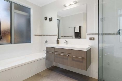 Photo of property in 5 Redhaven Place, Bethlehem, Tauranga, 3110