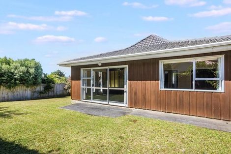 Photo of property in 15a Mckeefry Grove, Tawa, Wellington, 5028