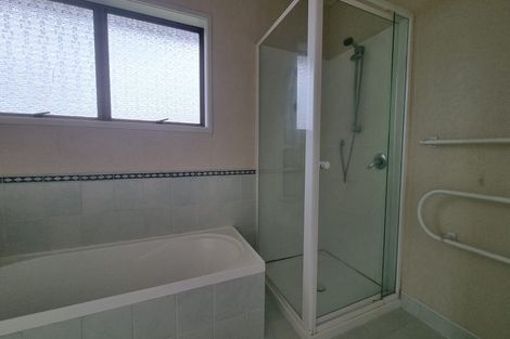 Photo of property in 17b Colmar Road, Mellons Bay, Auckland, 2014