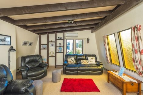 Photo of property in 15 Akepiro Place, Tawhero, Whanganui, 4501