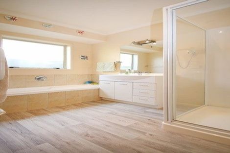 Photo of property in 11 Grabella Place, Papamoa Beach, Papamoa, 3118