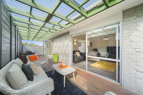 Photo of property in 13 Bradbury Road, Botany Downs, Auckland, 2010